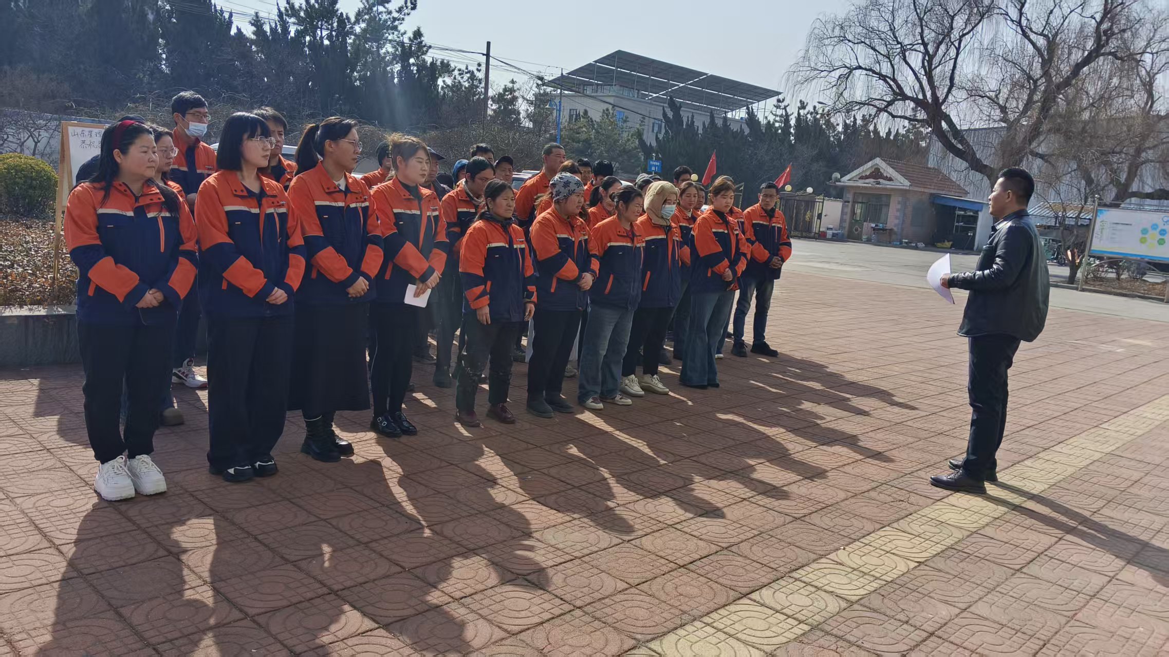 한 해의 성장을 축하하고, 말의 번창하는 해를 기대합니다